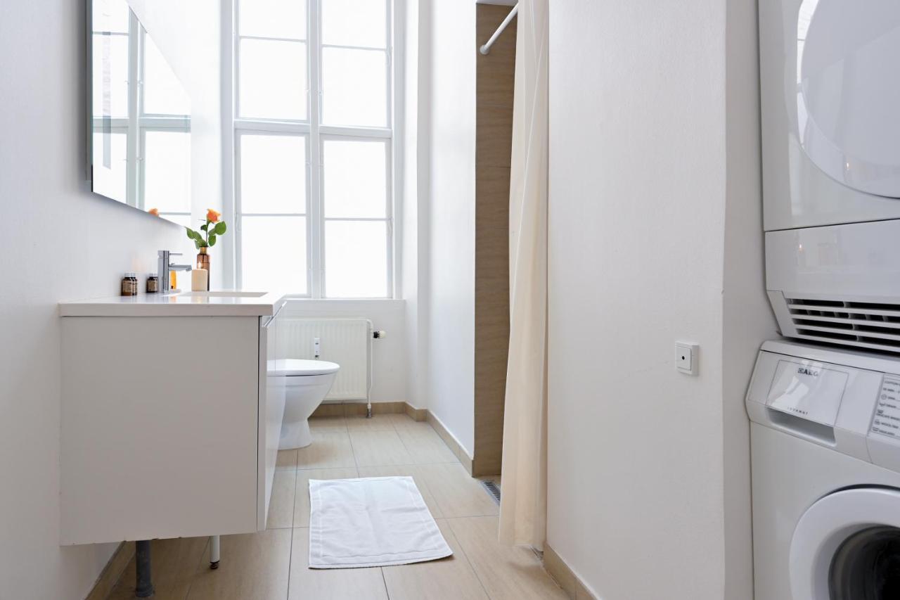 Store Kongensgade 70 * København
